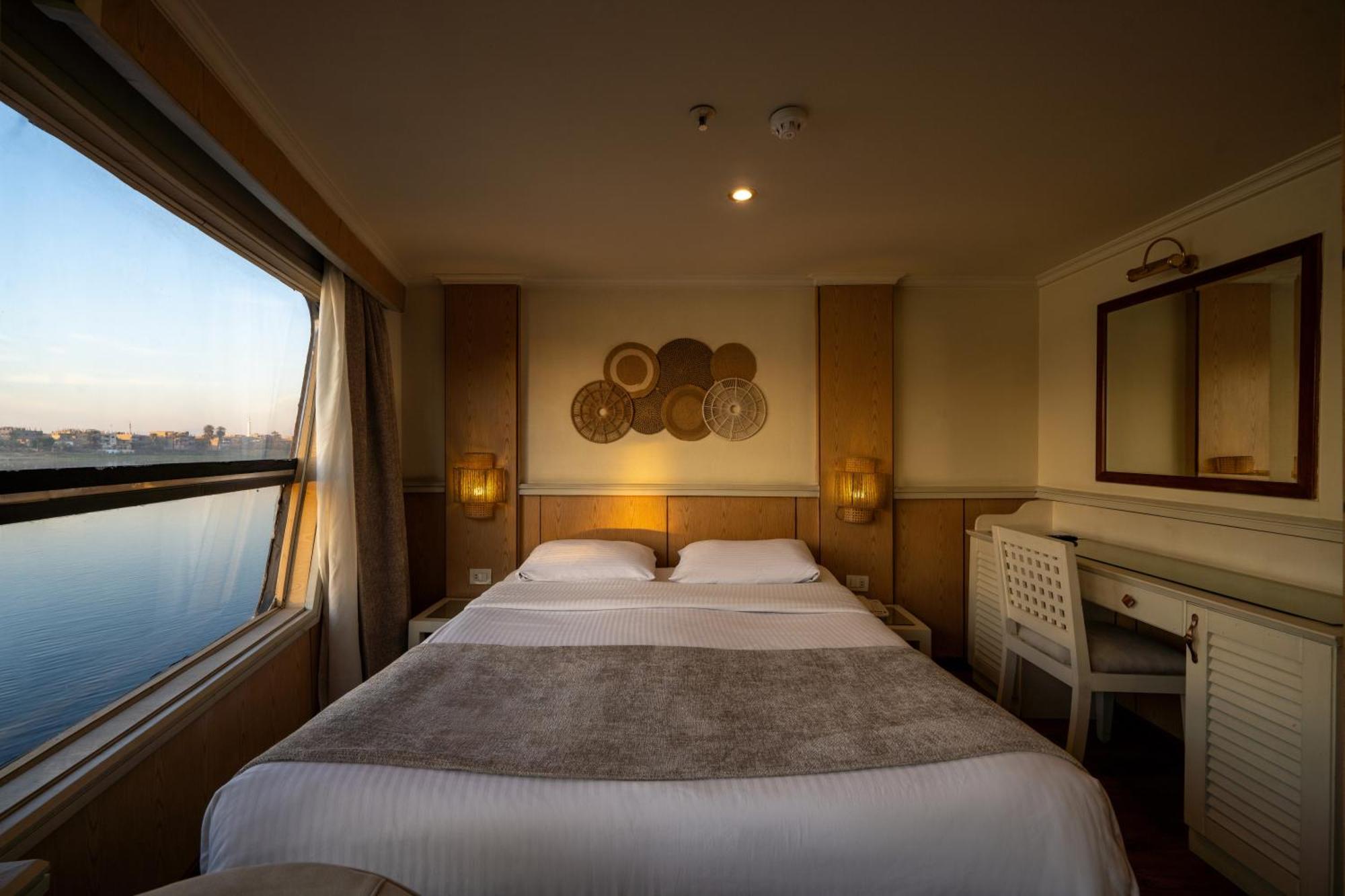 Magic I Nile Cruise Deluxe Boat The Scheduled Departure Is On Saturday For A 7-Day Nile Cruise Luxor Exterior foto