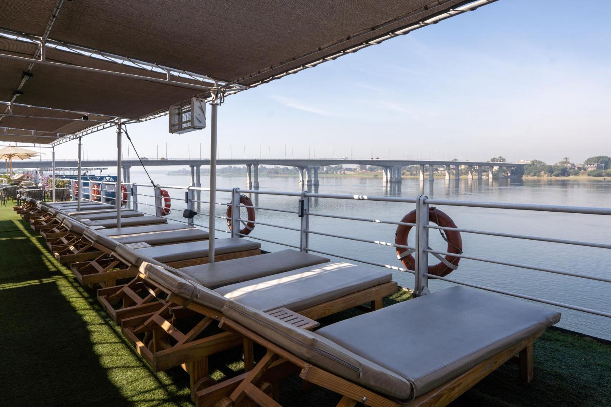 Magic I Nile Cruise Deluxe Boat The Scheduled Departure Is On Saturday For A 7-Day Nile Cruise Luxor Exterior foto